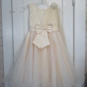 MINDY KALING DRESS. GIRLS 12.. IVORY.EXC.PRETTY